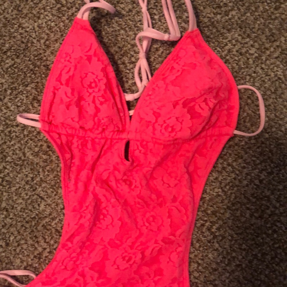 One piece swimsuit - Picture 2 of 2